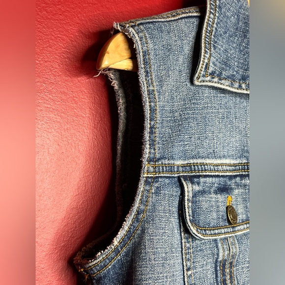 !MICHAEL KORS Jean vest! Slightly distressed and cropped in Perfect condition! - Picture 3 of 10
